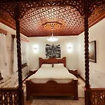 招待所 Balcony Of The Old