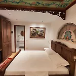 Balcony Of The Old 招待所 *