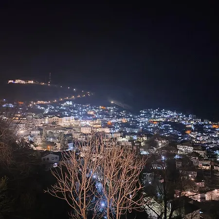 Balcony Of The Old 3* Gjirokastër
