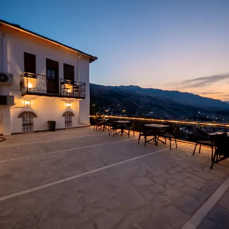 Balcony Of The Old 3* Gjirokastër