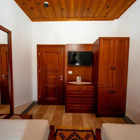 Balcony Of The Old 3* Gjirokastër