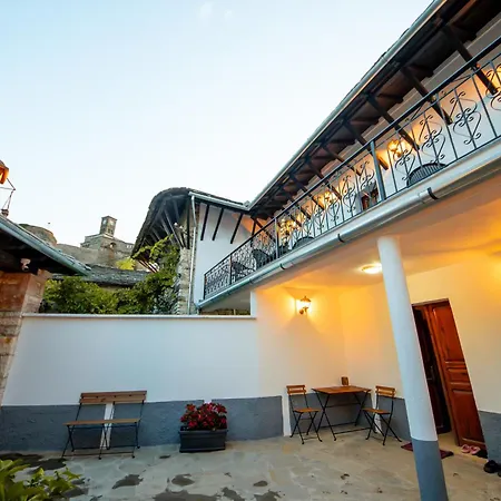 Balcony Of The Old 3* Gjirokastër